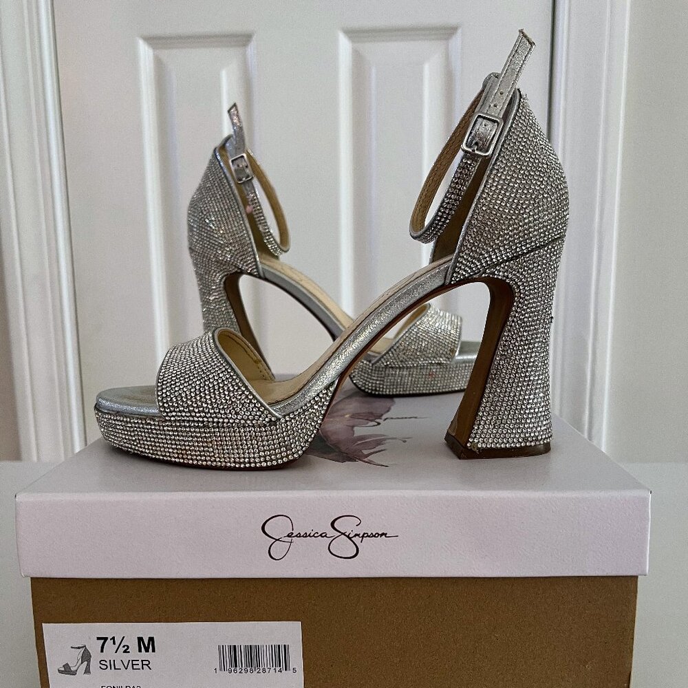 Excellent Condition Jessica Simpson Fonilda SILVER Evening Sandals Size 7.5